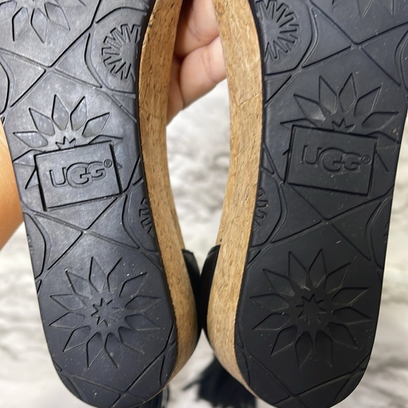 UGG Zoe 2 Wedge Sandals Women’s 6.5 Black Leather Wedge Tassel Zipper Back - Picture 11 of 12